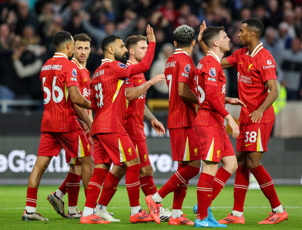 Liverpool lên đầu bảng Ngoại hạng Anh